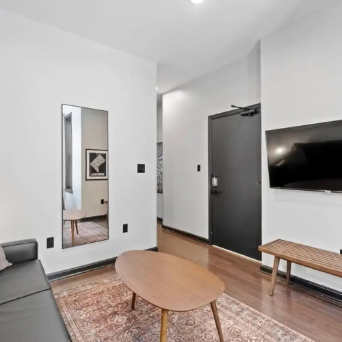 Charming DC Rowhouse Condo - Ideal Long-term Stay