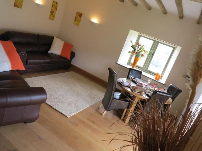 2 Bedrooms Cottage