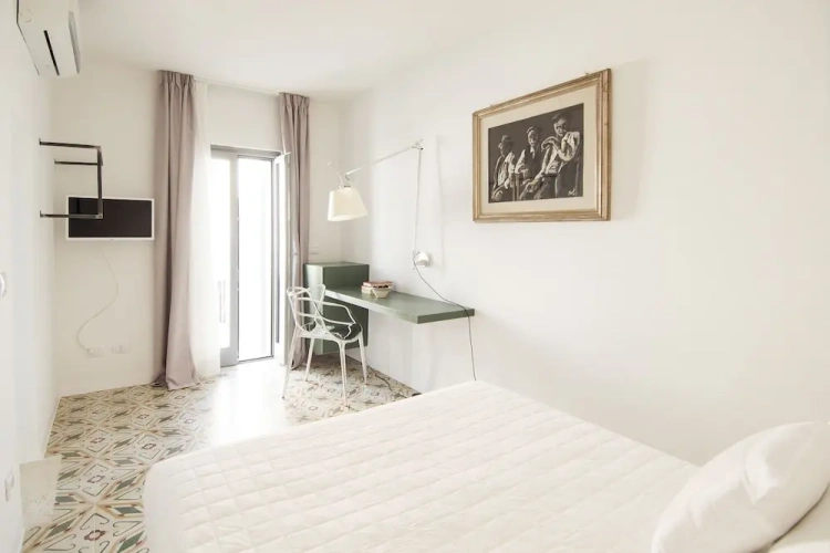 Standard Double room with balcony and with partial sea view