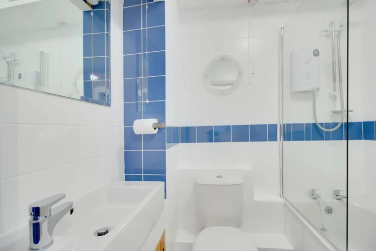 Brighton Getaways-Seaside Patio Apt