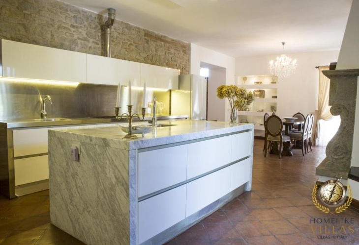 5 Bedrooms Villa