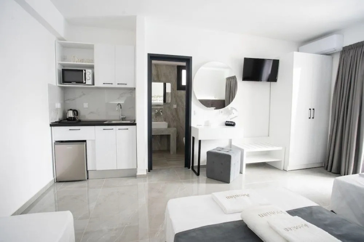 Aeonian Luxury Suites