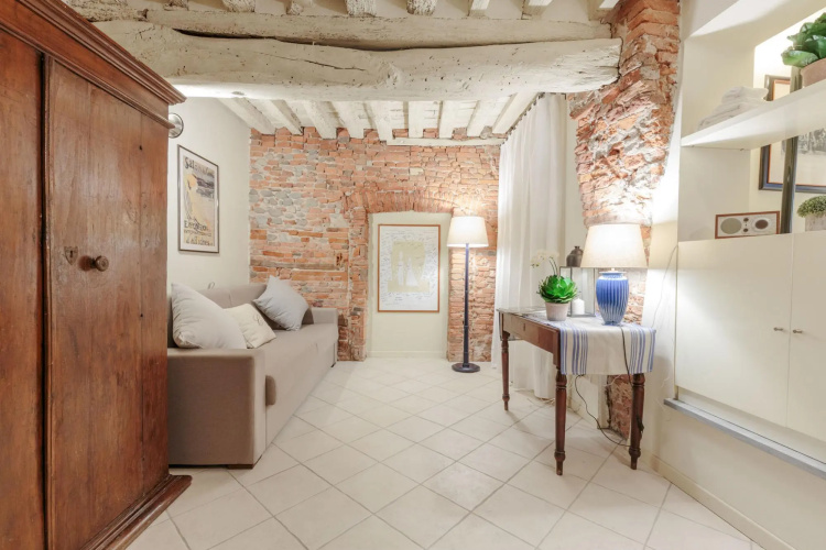 The 1400 s Apartment