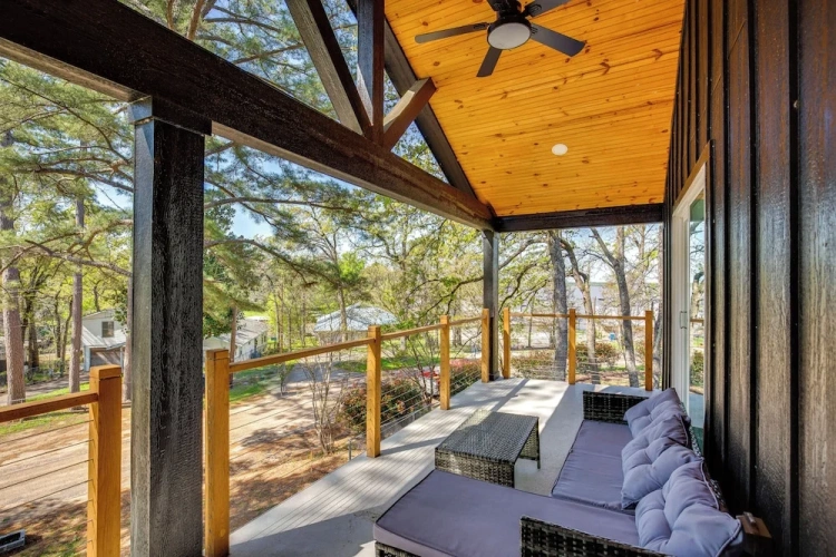 3 Bedrooms Cottage with balcony