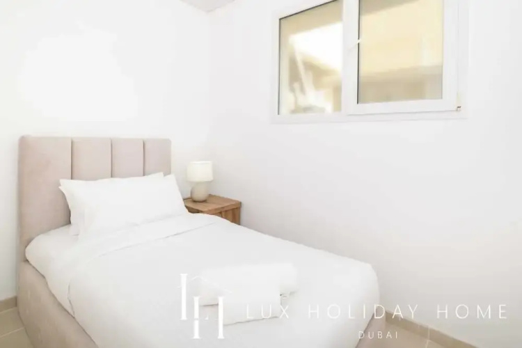 LUX The Meadows 5 Bed Villa