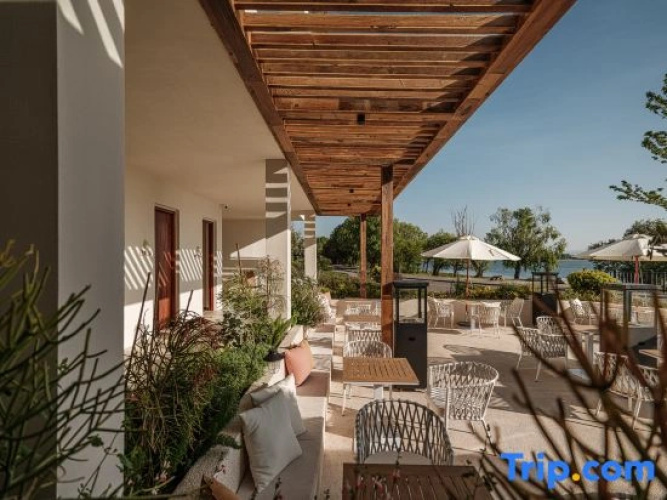 Dali Weizhi Lakeshore Villas