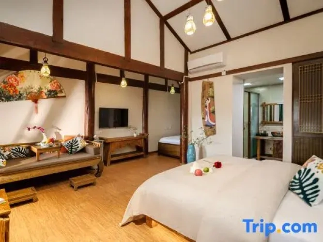 Deluxe Family Suite with view