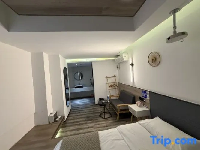 Economy room
