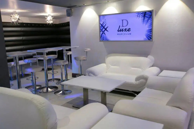 D Luxe Hotel