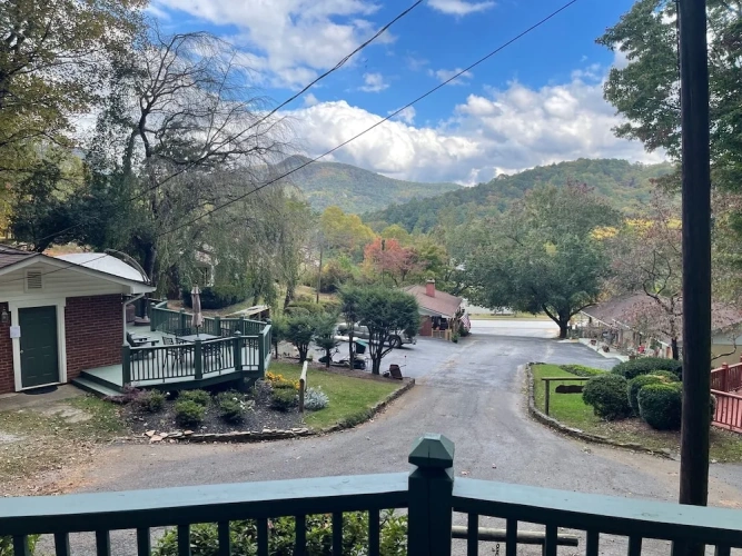 Cottage with mountain view