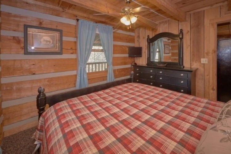 Black Bear Lodge 4 Bedroom Cabin