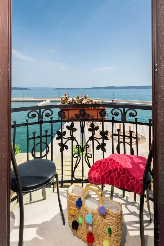 Apartment with balcony and with sea view