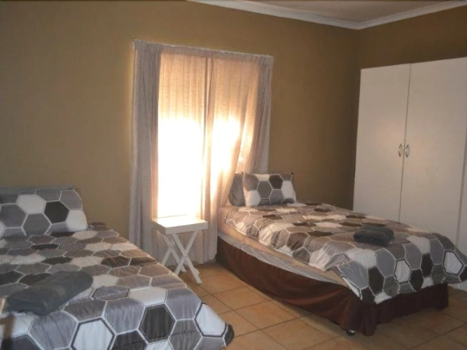N4 Guest Lodge