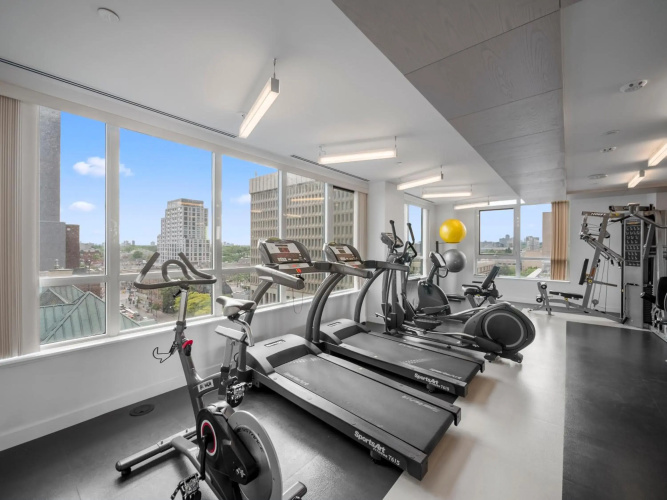 Sleek 1BR + office Condo - CN Tower/Skyline view