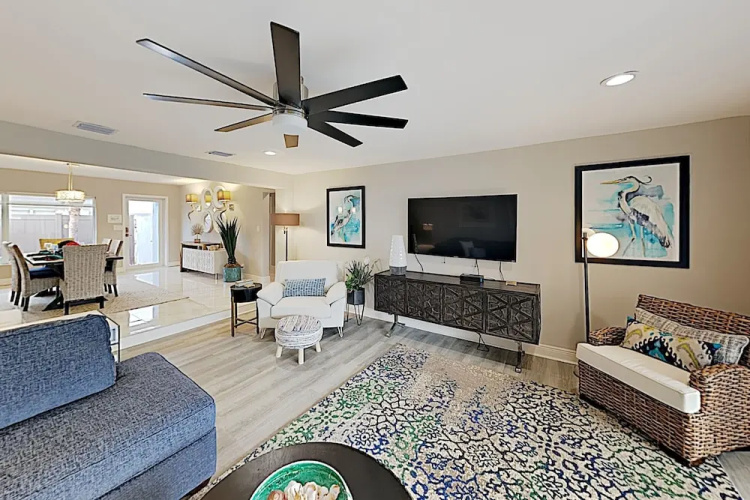 Lake Ridge W/ Pool & Private Courtyard 2 Bedroom Duplex