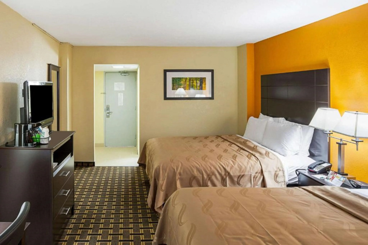 Quality Inn & Suites Cincinnati Downtown Area