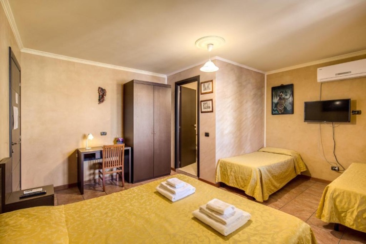 Standard Quadruple room