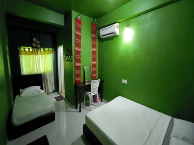 Standard Triple room