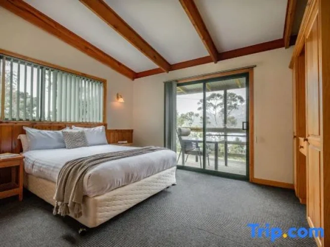 2 Bedrooms Studio