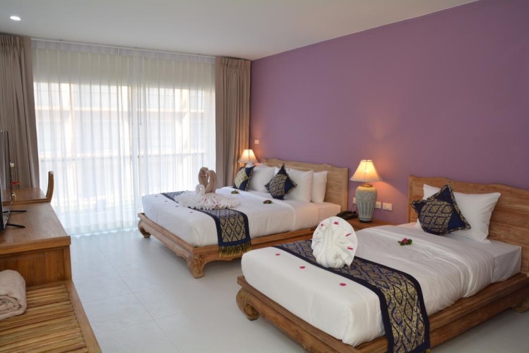Deluxe room with pool view