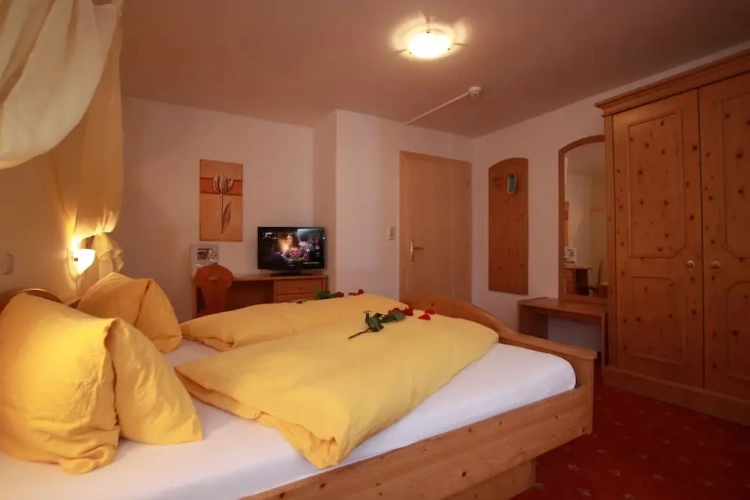 Classic Double room with balcony and with mountain view