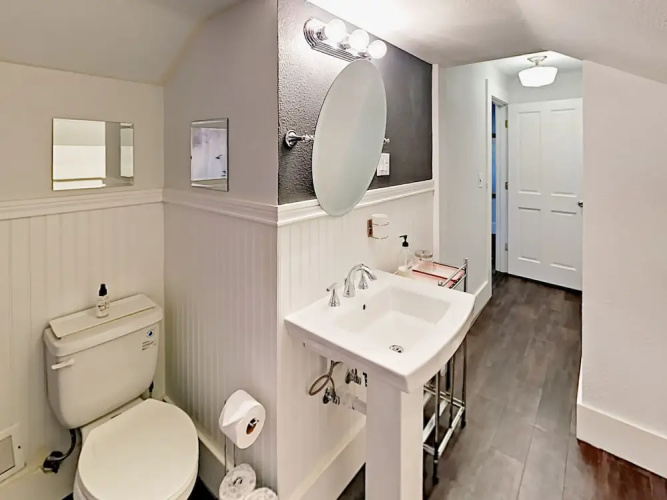 1302 N 49th St Apartment Upper Unit