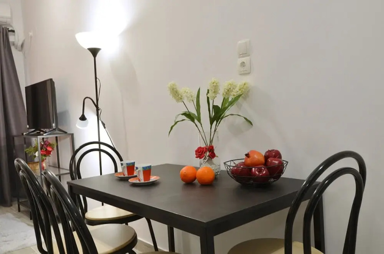 Metaxourgeio A, A Minimal Apartment