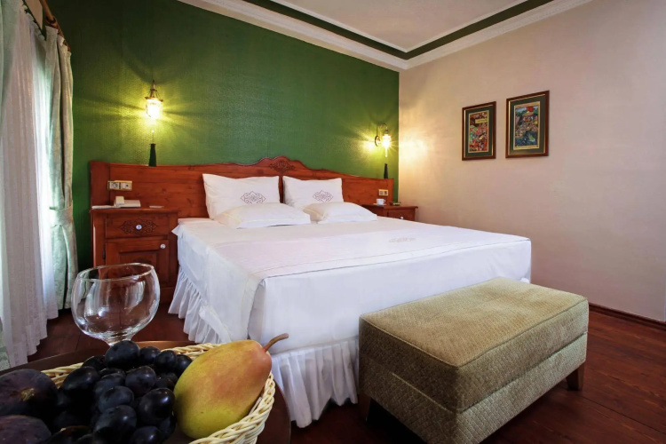Rose Garden Suites