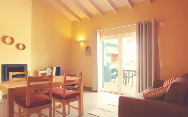 2 Bedrooms Cottage