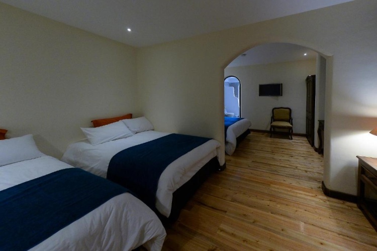 Standard Triple room