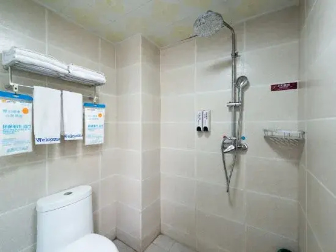 Red Ant Hotel (Xinxiang Normal University Pangdonglai)