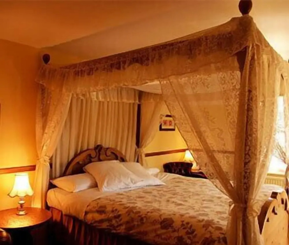 Chequers Inn Hotel
