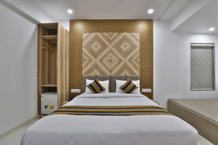 Standard Club room