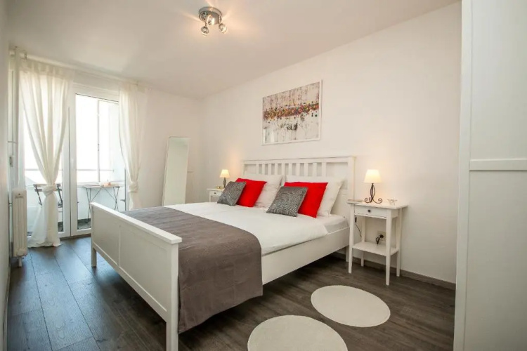 Hendrix Bridge Apartment