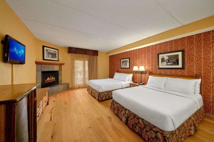 Standard Quadruple room with balcony and with river view