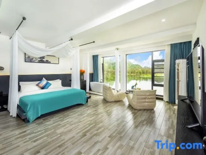 Standard Double room with lake view