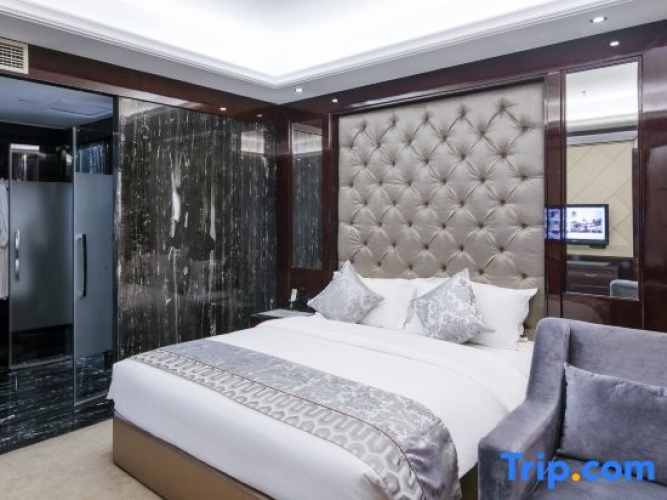 Quadruple Family Suite