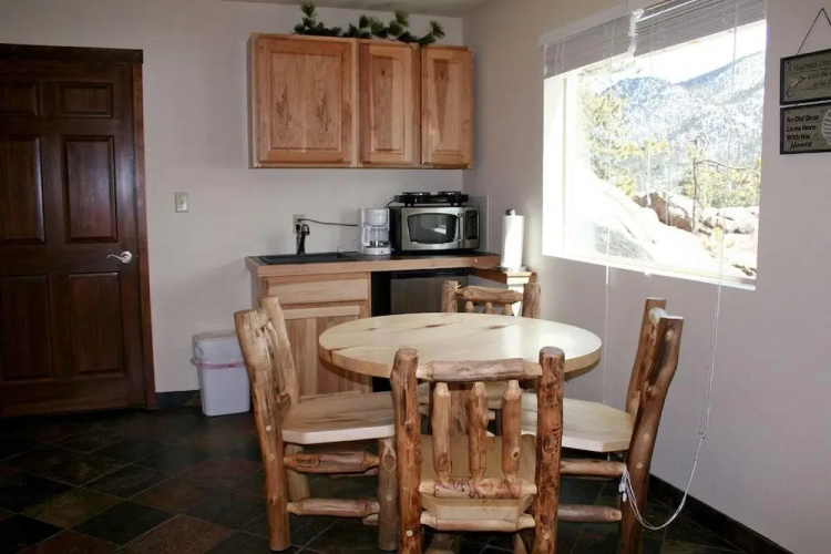 Lazy R Cottages: 16B