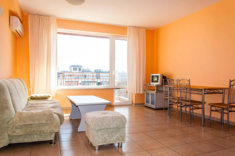 La Playa Apartments