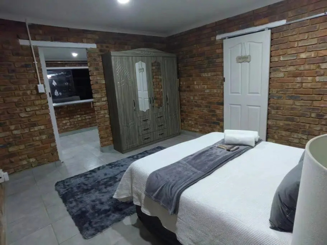 CH Airport Accommodation Room 2