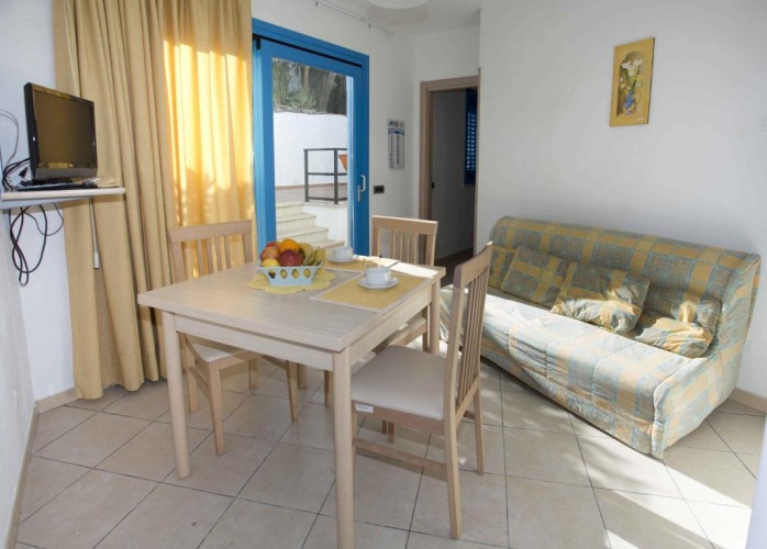 Standard Quadruple room with garden view