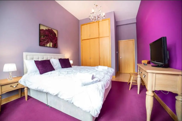 Renfield Apartment, Bright and Spacious Home
