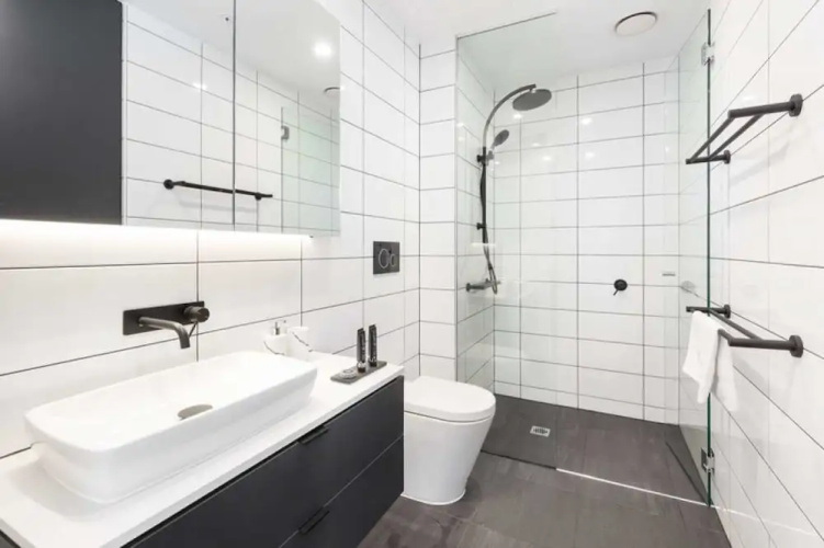 Executive 3 br Caulfield North