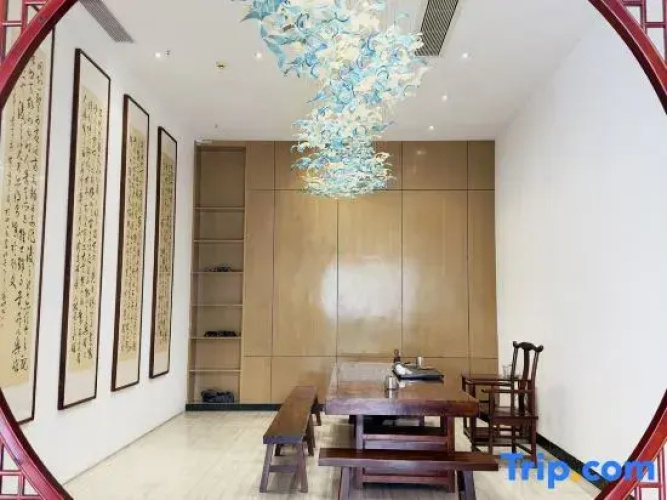 Pinyi Hotel