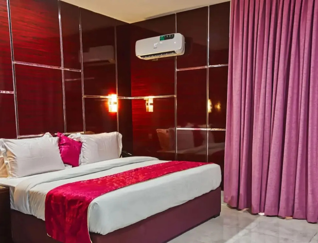 De Phantom Continental Hotel Lekki
