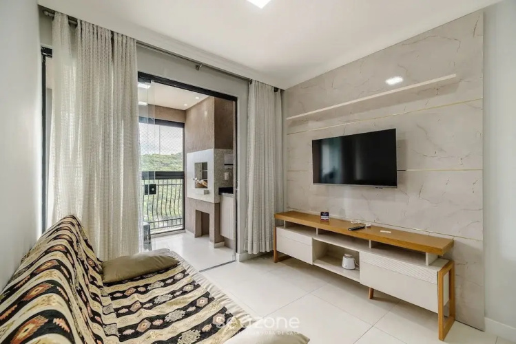 2BR apt w/ BBQ 750m From Beach Rvn2003