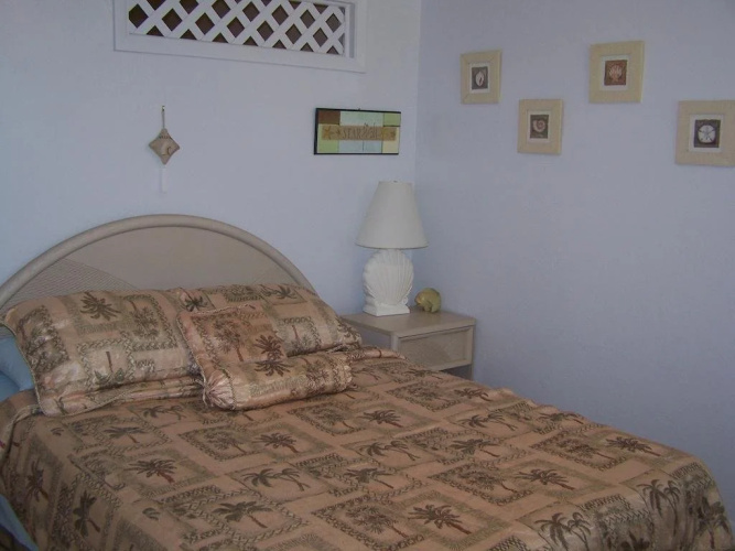 Castaways Beach and Bay Cottages