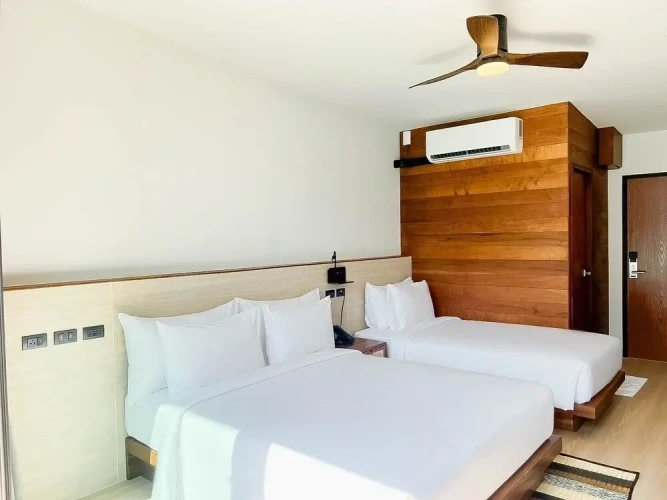 Deluxe Triple room with balcony and with lake view