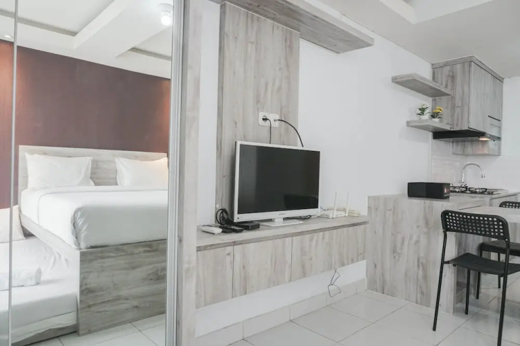 Cozy And Nice Studio At Amethyst Apartment
