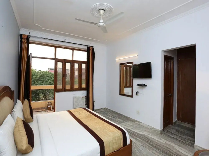 OYO 13843 Moonlight Residency